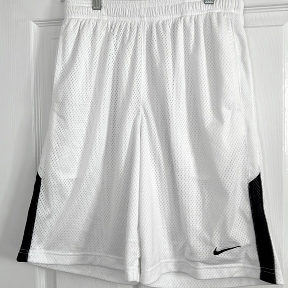 White Nike Dri-Fit Men’s Basketball Shorts - Picture 3 of 8